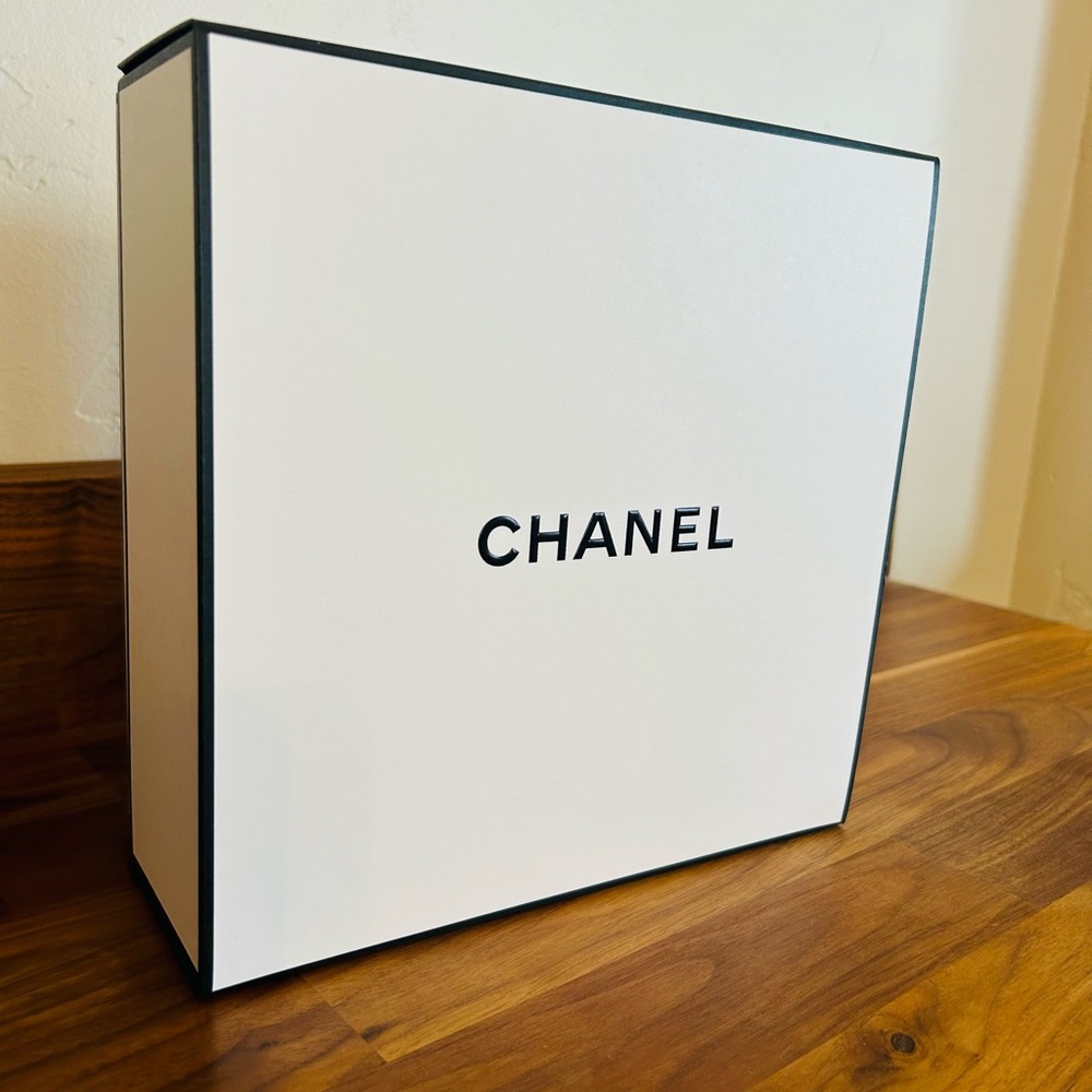 Set of 5 CHANEL gift boxes
